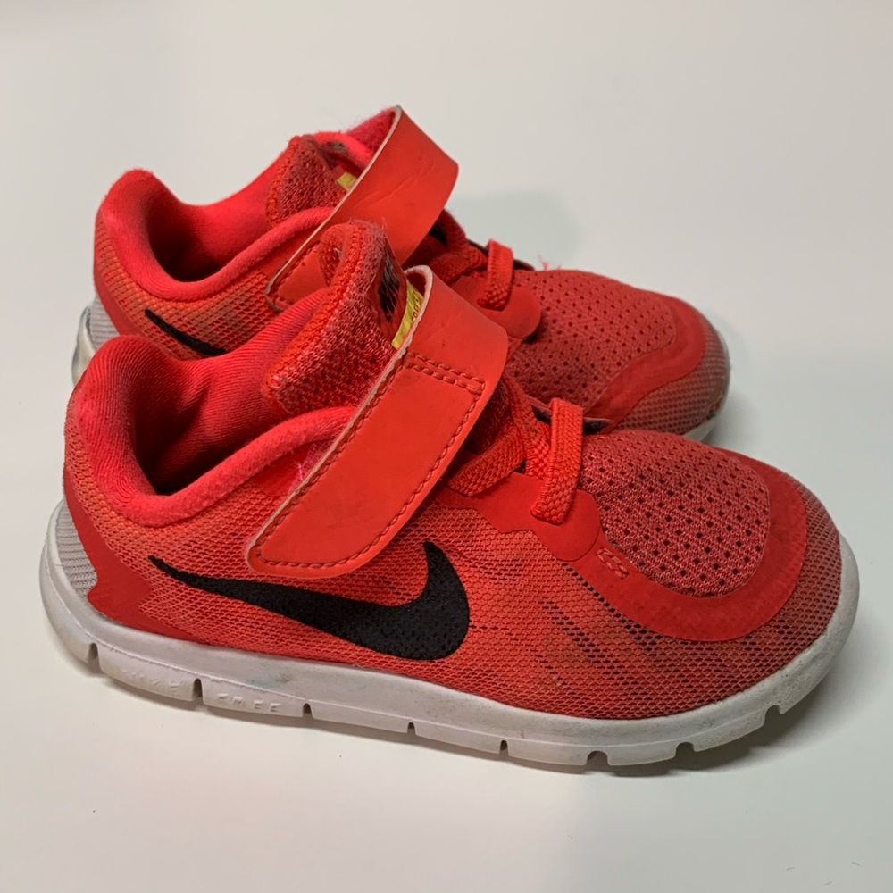 Beat up Nike orange sneakers sz. 8